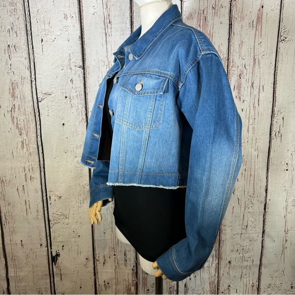 Ei8ht Dreams Revolve Cropped Faded Denim Jean Jacket Size Small EUC LIKE NEW - Picture 10 of 16